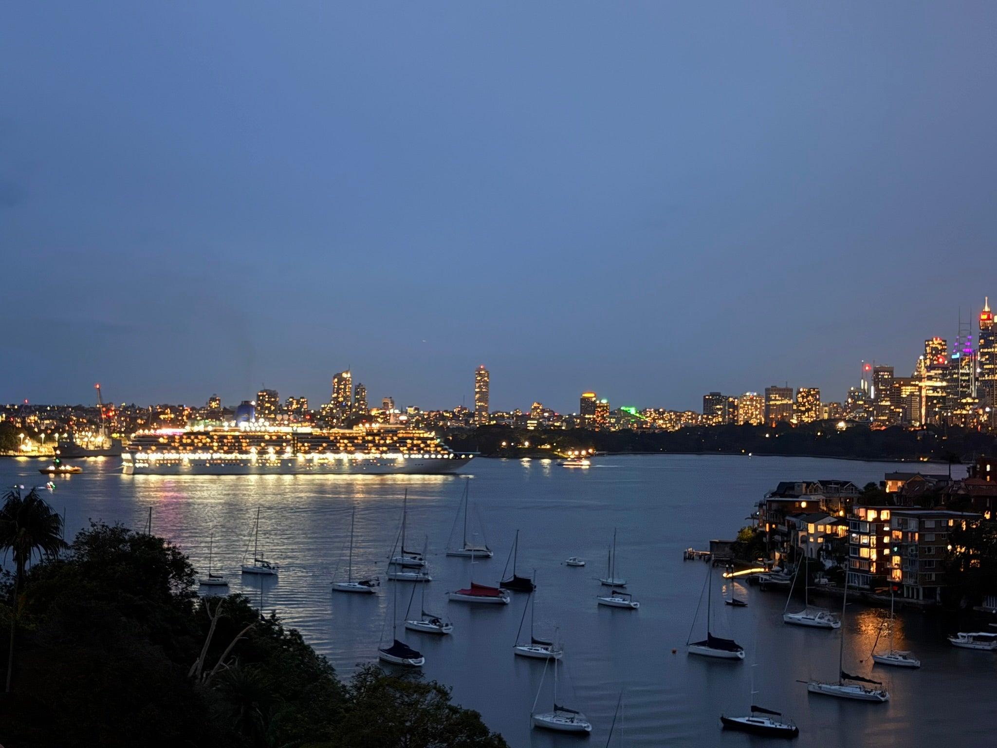 Stunning Cremorne Point Harbour Apartment| Luxury| 200 points + $75 discounted  booking fee per night